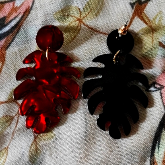 SALE - Fiery RED Marbled Acrylic Palm Monstera Leaf Pierced Earrings NOC Leaves - Picture 5 of 6